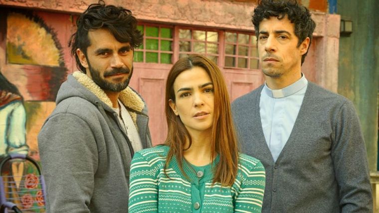 Esteban Lamothe junto a sus compañeros de La 1-5/18 Gonzalo Heredia y Agustina Cherri.