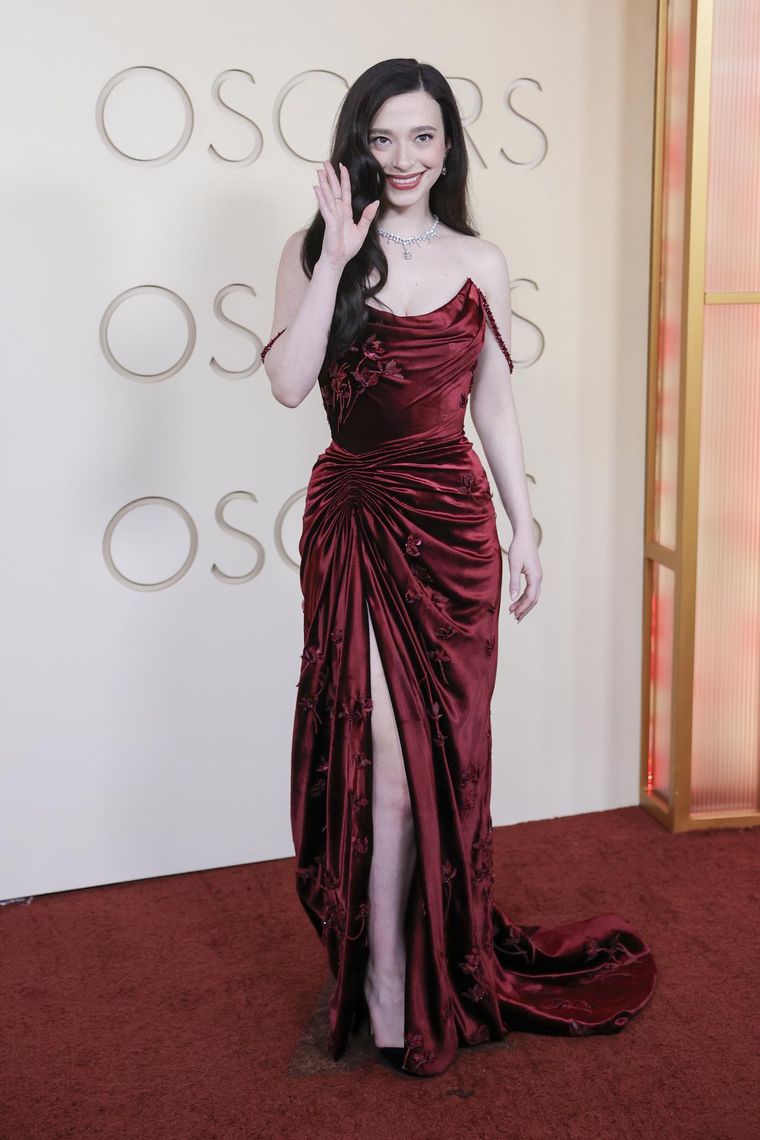 Mikey Madison. Mikey Madison.