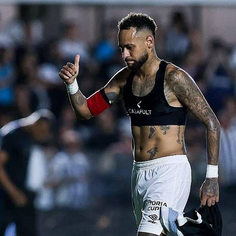 Neymar no decidió que hará con su futuro tras cumplir contrato con Santos. Neymar no decidió que hará con su futuro tras cumplir contrato con Santos.
