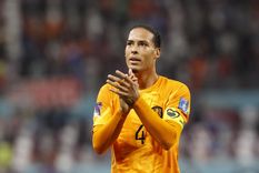 Van Dijk, principal figura de Países Bajos, aseguró que el partido ante Argentina no será un mano a mano entre él y Messi. Foto: EFE Van Dijk, principal figura de Países Bajos, aseguró que el partido ante Argentina no será un mano a mano entre él y Messi. Foto: EFE