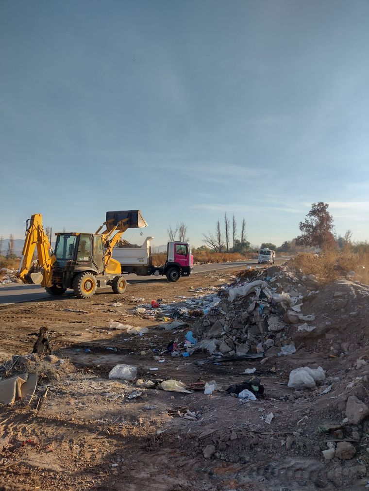 Este miércoles, la comuna realizó un operativo de limpieza en el camino a Villavicencio. Este miércoles, la comuna realizó un operativo de limpieza en el camino a Villavicencio.