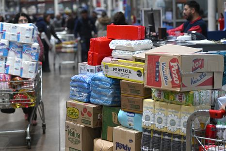 Dio inicio el Black Week, evento en el que con numerosas ofertas los comerciantes mayoristas buscan incentivar el consumo. Dio inicio el Black Week, evento en el que con numerosas ofertas los comerciantes mayoristas buscan incentivar el consumo.