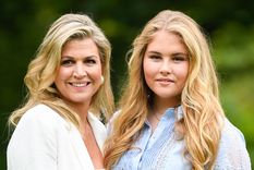 Amalia y Máxima. Foto: revistavanityfair.es Amalia y Máxima. Foto: revistavanityfair.es