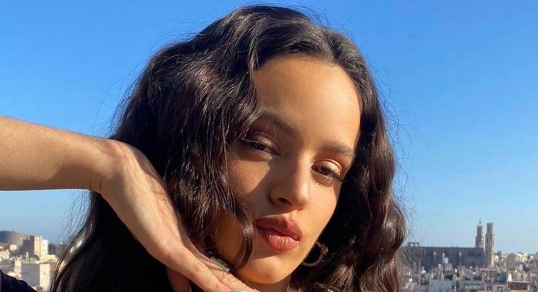 Con mini short y top: el video de Rosalía que dejó sin palabras a Rauw Alejandro