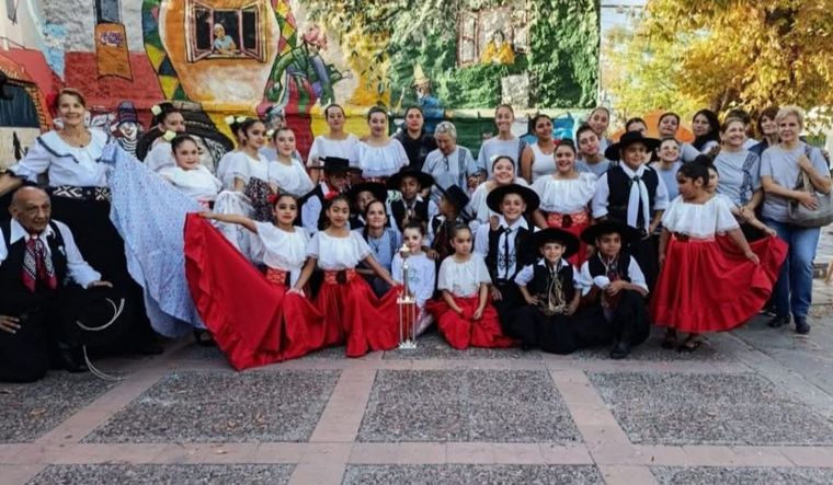 Parte de los integrantes del Ballet Nuna Tusuy.