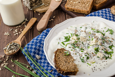 Ligero y delicioso: receta de dip de yogur y hierbas fácil.
