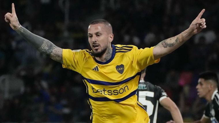 El delantero tiene contrato por un año más en el club. Foto: Télam