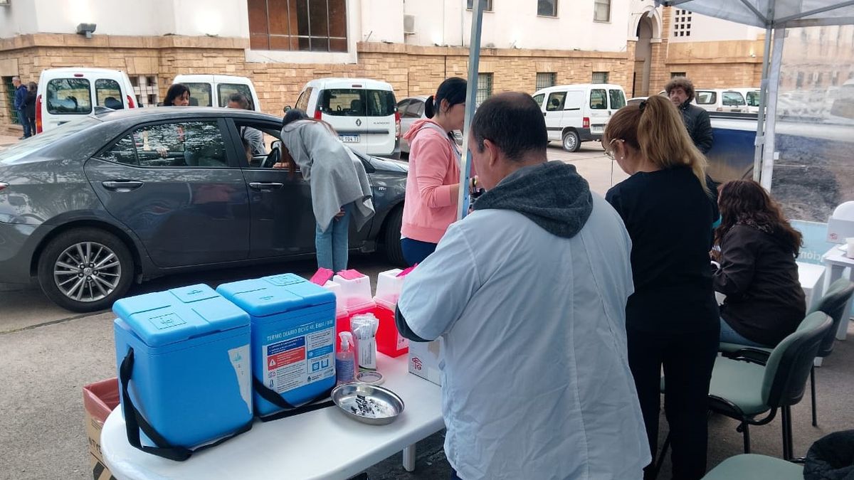 AutoVac puso primera: ¿cómo fue el primer día del novedoso método de vacunación en Mendoza?