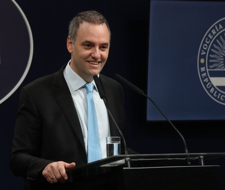 Manuel Adorni, vocero presidencial, anunció la eliminación de este programa. Foto: Casa Rosada