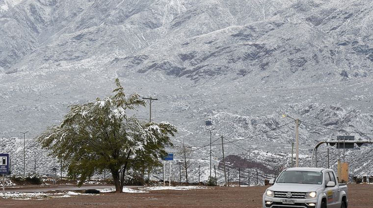 Las nevadas estarán presentes en la cordillera de los Andes durante toda la jornada Foto: ALF PONCE MERCADO / MDZ