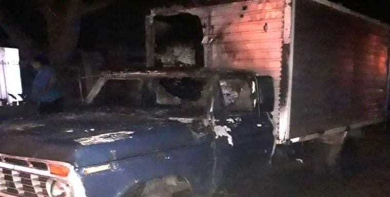 La camioneta quemada del verduelero que tiene coronavirus