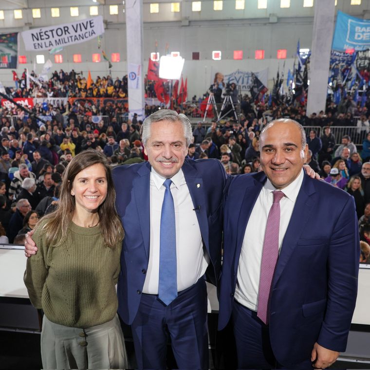 Juan Manzur junto a Alberto Fernández y Fernanda Raverta.