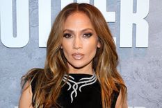 Jennifer Lopez acaba de lanzar un nuevo producto de su línea de belleza. Foto: Getty/Theo Wargo