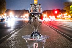El trofeo conocerá a su nuevo dueño. Foto: Eurocopa El trofeo conocerá a su nuevo dueño. Foto: Eurocopa