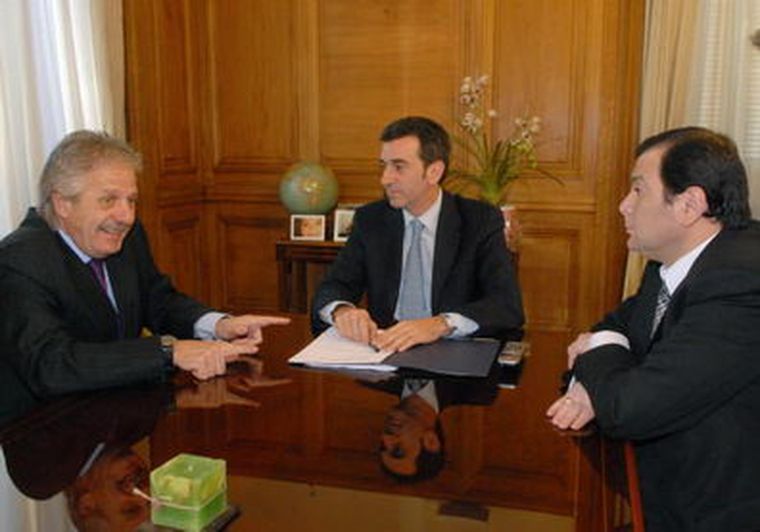 Randazzo recibió a los radicales K Miguel Saiz y Gerardo Zamora. Foto: Télam