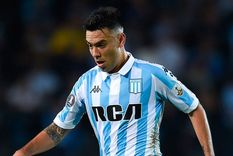 una figura de racing se prepara para volver ante el tomba una figura de racing se prepara para volver ante el tomba