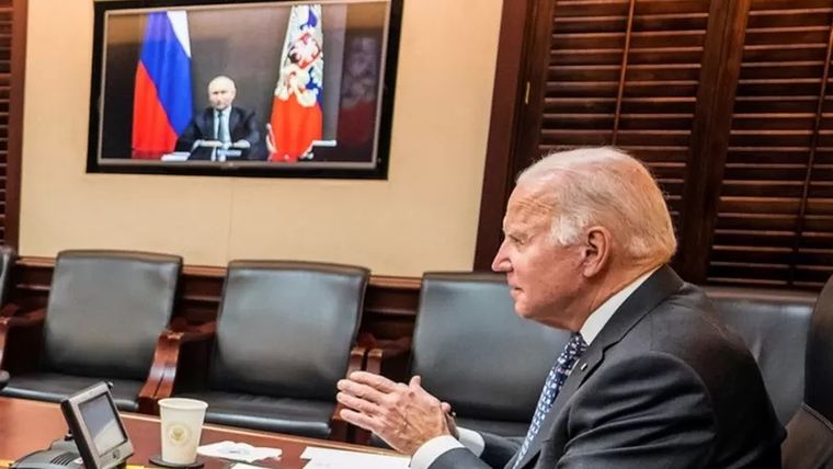 Foto: REUTERS. Biden y Putin mantuvieron este jueves su segunda videollamada en menos de un mes.