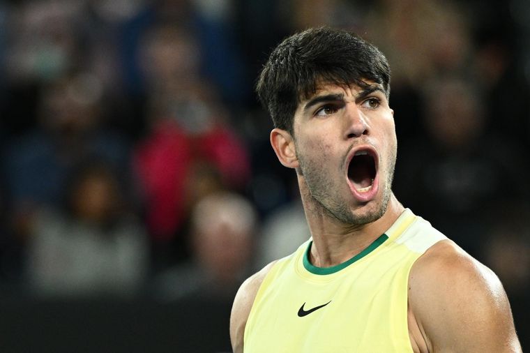 Carlos Alcaraz avanza en Australia. Foto: EFE