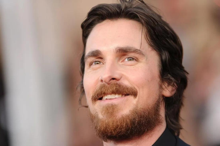 CHRISTIAN BALE TIENE UNA CAPACIDAD QUE LO HACE ÚNICO.E EL ACTOR DE MÉTODO DEJA TODO EN CADA PERSONAJE.