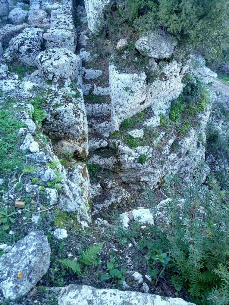 El descubrimiento permitió confirmar el carácter ritual y público del santuario. El descubrimiento permitió confirmar el carácter ritual y público del santuario.