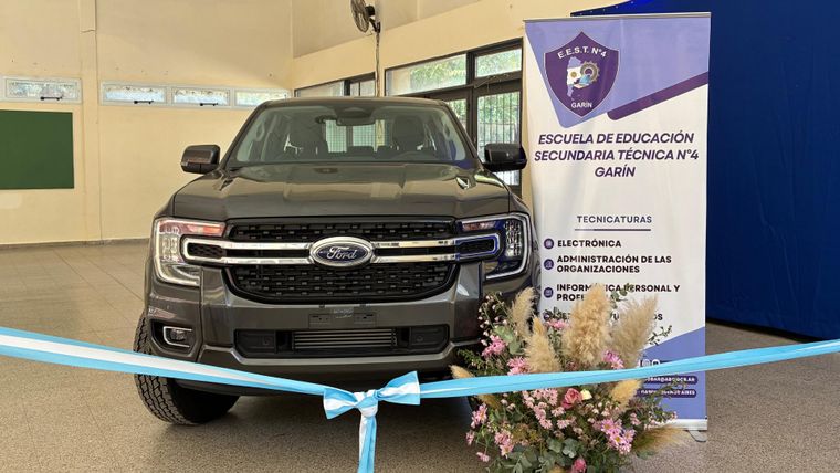Ford suma 7 unidades Ranger donadas a escuelas técnicas y universidades