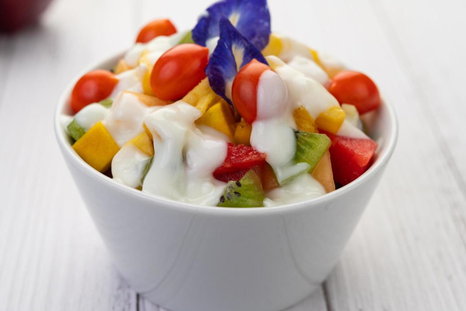Verano tentador: receta de ensalada de frutas con yogur para cualquier momento. Verano tentador: receta de ensalada de frutas con yogur para cualquier momento.