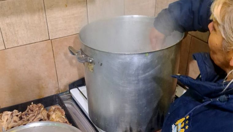 Los piqueteros insisten en su batalla contra Sandra Pettovello y reclaman alimentos con un ollazo popular Foto: Gentileza