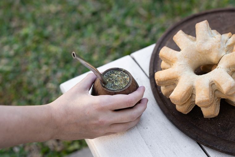 La receta de cremona permite formas personalizadas: algunas se hacen redondas, otras en espiral, todas con el clásico corte en cruz. La receta de cremona permite formas personalizadas: algunas se hacen redondas, otras en espiral, todas con el clásico corte en cruz.