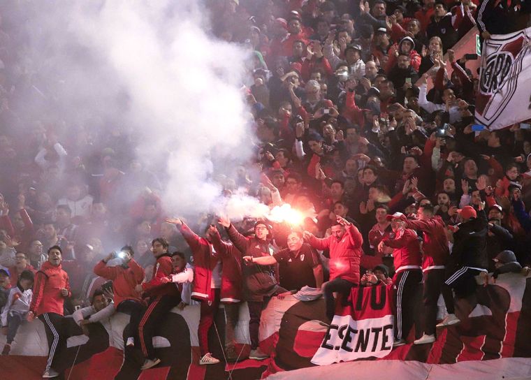 La barra de River: Los Borrachos del Tablon. Foto: NA