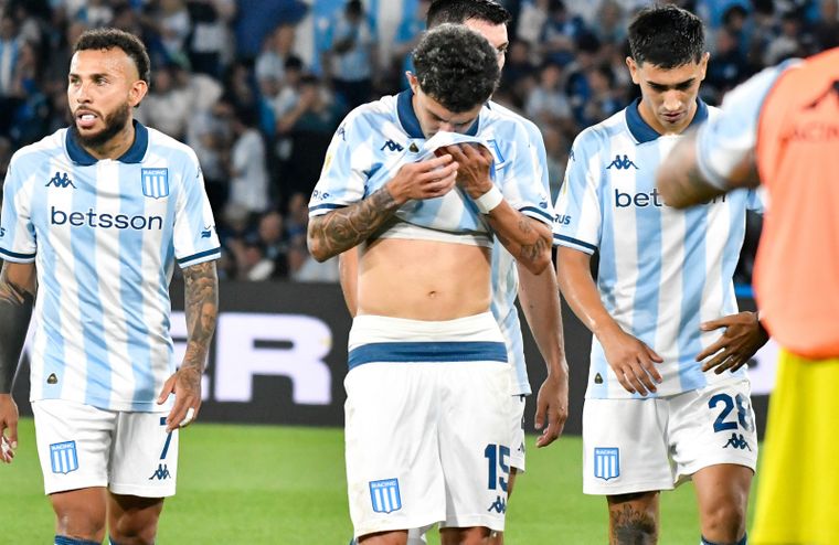 Costas deberá rearmar el equipo tras expulsiones y molestias físicas.