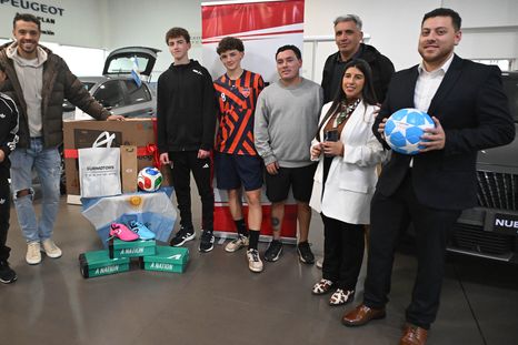 Valentín Serrano, de 18 años, fue el ganador del Mundial de Payanitas tras lograr 350 payanitas consecutivas. Valentín Serrano, de 18 años, fue el ganador del Mundial de Payanitas tras lograr 350 payanitas consecutivas.
