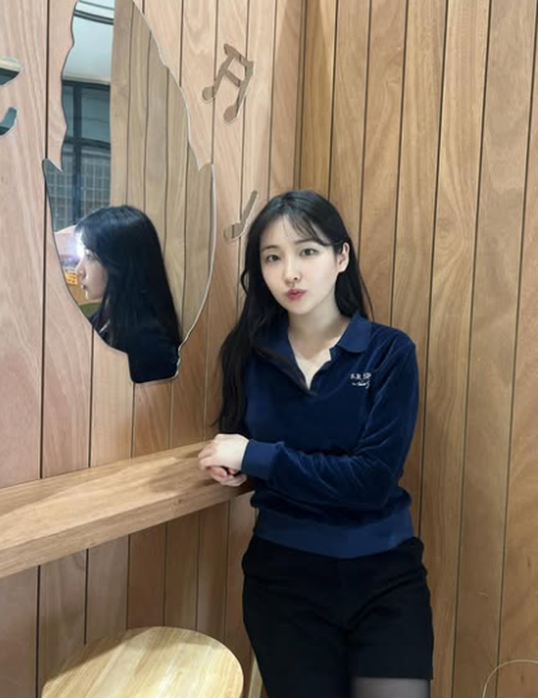 El cuerpo de la tiktoker surcoreana Yoon Ji-ah reveló que fue estrangulada media hora después de realizar un vivo en Tik Tok. El cuerpo de la tiktoker surcoreana Yoon Ji-ah reveló que fue estrangulada media hora después de realizar un vivo en Tik Tok.