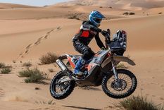 Diego Llanos avanza a paso firme por el desierto saudí. Foto: Instagram @diego.llanos.14