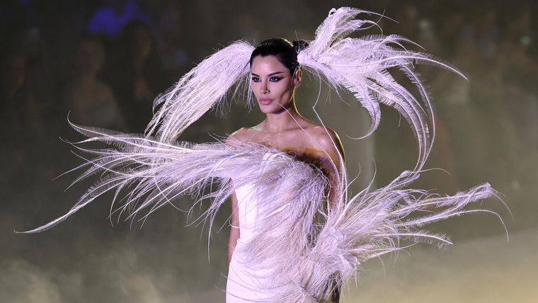 La colección del diseñador francés Stephane Rolland durante su desfile en el Bridal Night, dentro de la feria de moda nupcial Barcelona Bridal Fashion Week que arrancó el miércoles 22 de abril. EFE/ Andreu Dalmau