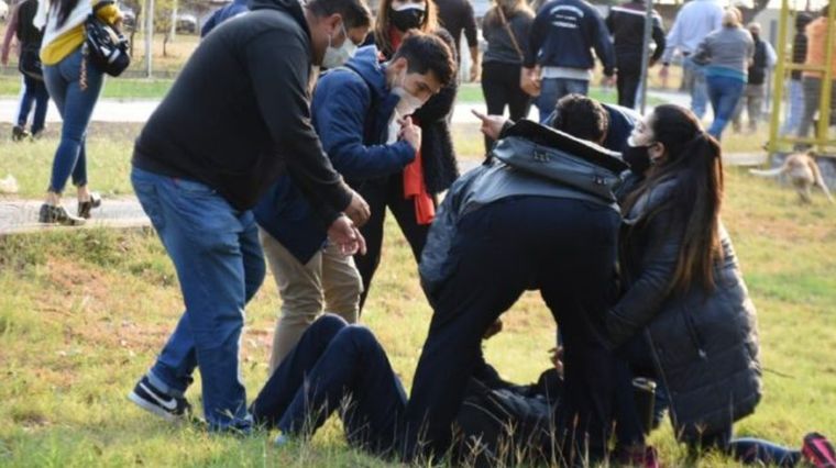 Alumnos y docentes se pelearon en la Universidad de Formosa