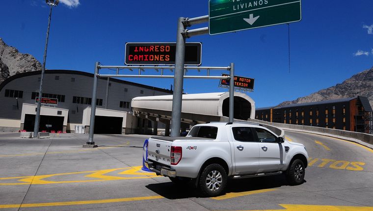 El paso a Chile funciona durante las 24 horas, con buen tránsito y alertas meteorológicas que podrían modificar las condiciones en la cordillera.