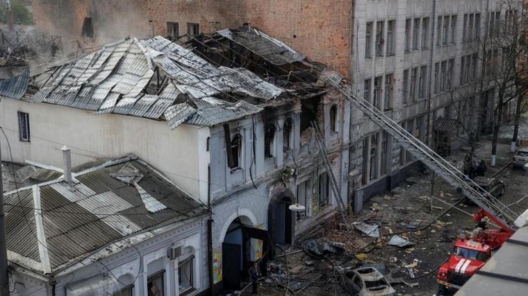 El edificio donde estaba la guardería quedó destruido.
