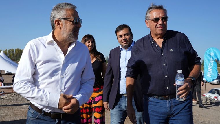 Alfredo Cornejo y Sergio Marinelli, los dos gobernadores reelectos que buscan sancionar el Código de Aguas. Foto: Gobierno