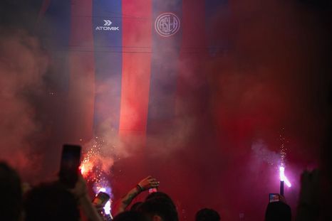 Una multitud copó San Juan y Boedo para la presentación de la nueva camiseta de San Lorenzo. Una multitud copó San Juan y Boedo para la presentación de la nueva camiseta de San Lorenzo.