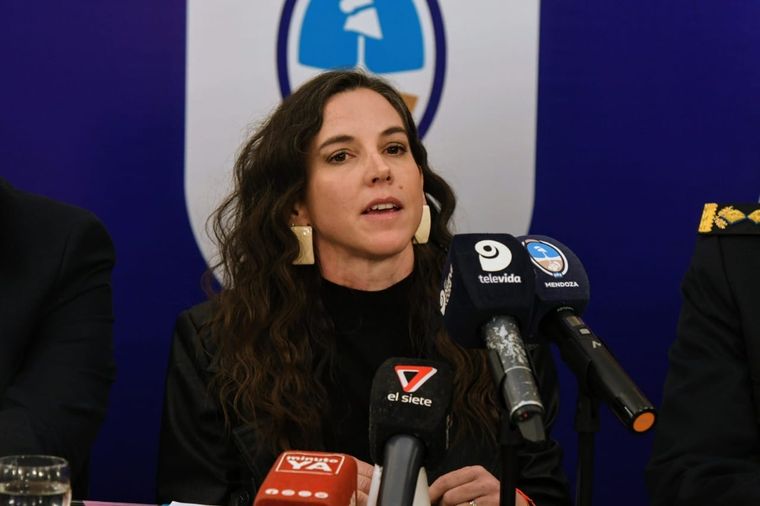 La ministra de Seguridad, Mercedes Rus, cuando presentó el paquete de leyes de Seguridad en la Legislatura el 2 de mayo. Foto: Alf Ponce Mercado/MDZ