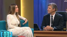 La artista habló sin pelos en la lengua. La artista habló sin pelos en la lengua.