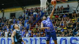 Godoy Cruz y Macabi jugaban la final anual en el estadio de Andes Talleres.&nbsp;