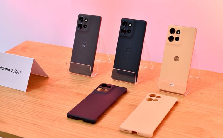 Con cuerpo curvo en cuero vegano o gamuza, pantalla pOLED Super HD y protecci&oacute;n IP68, el Motorola Edge 50 apunta a quienes buscan estilo sin resignar prestaciones.