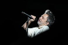 Babasónicos arengó a una multitud en la Fiesta de la Cerveza. Foto: Rodrigo DAngelo / MDZ