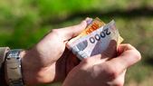 En el último mes la distribución de servicios financieros fue equilibrada entre tarjetas de crédito y préstamos personales. En el último mes la distribución de servicios financieros fue equilibrada entre tarjetas de crédito y préstamos personales.