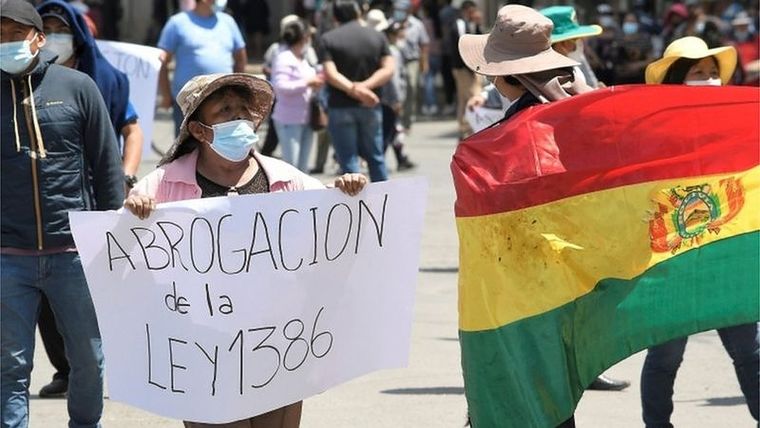 La ley 1386 es cuestionada por los trabajadores informales. Foto: EPA