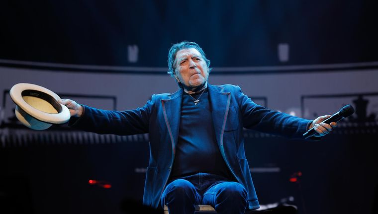 La última ovación de Madrid al gran poeta de la música española.