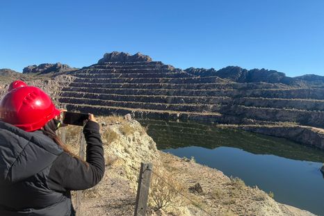 Una de las cuatro canteras de Sierra Pintada donde se extrajo uranio hasta 1995. Una de las cuatro canteras de Sierra Pintada donde se extrajo uranio hasta 1995.