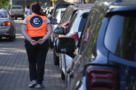 La Ciudad definió un sistema de estacionamiento especial para ordenar la circulación durante la Peatonal del Vino. La Ciudad definió un sistema de estacionamiento especial para ordenar la circulación durante la Peatonal del Vino.