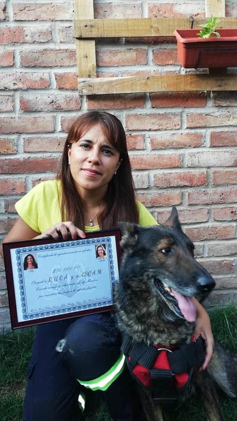 Ayelén Castro junto a Ruca. Ayelén Castro junto a Ruca.